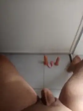 Snapshot of jhondivulga18 chatting on 04.15.26 jhondivulga18 online show from 04.15.26