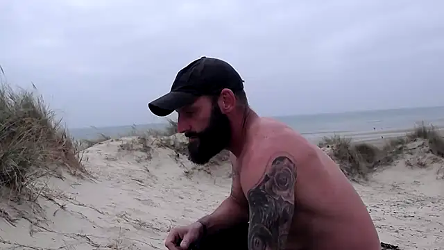 Snapshot of AnodicDemotic chatting on 10.12.25 AnodicDemotic online show from 10.12.25