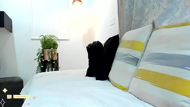 Snapshot of _EmilyJireh_ chatting on 01.24.25 EmilyJireh online show from 01.24.25