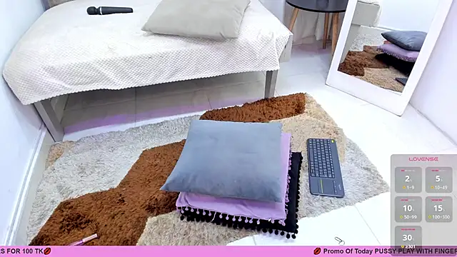 Snapshot of _EmilyJireh_ chatting on 02.25.25 EmilyJireh online show from 02.25.25