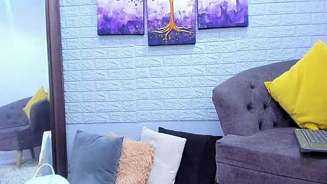 Snapshot of _EmilyJireh_ chatting on 03.01.25 EmilyJireh online show from 03.01.25