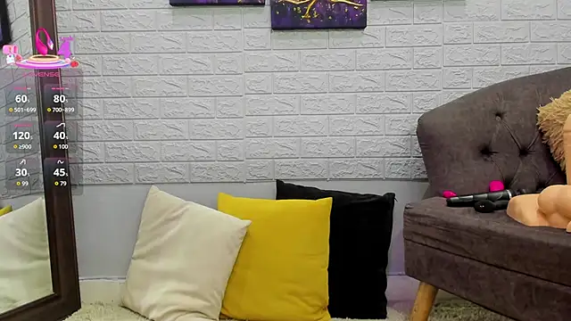 Snapshot of _EmilyJireh_ chatting on 09.10.25 EmilyJireh online show from 09.10.25