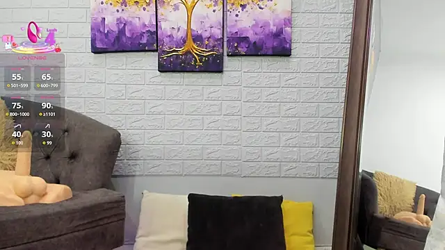 Snapshot of _EmilyJireh_ chatting on 10.04.25 EmilyJireh online show from 10.04.25