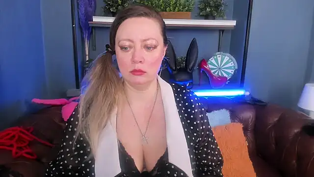 Snapshot of JesiaFoxi chatting on 02.14.25 JesiaFoxi online show from 02.14.25