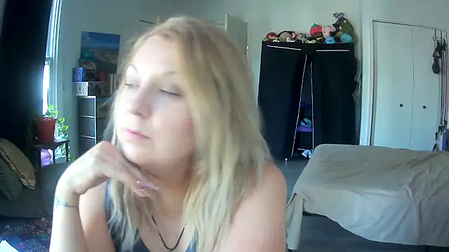 Snapshot of RubyGissing chatting on 10.01.25 RubyGissing online show from 10.01.25