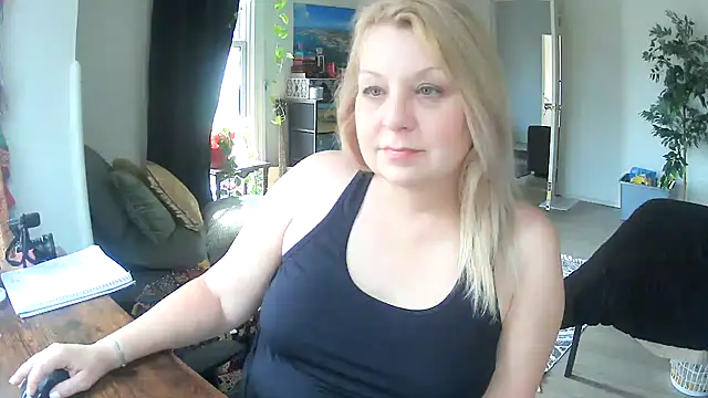 Snapshot of RubyGissing chatting on 10.18.25 RubyGissing online show from 10.18.25