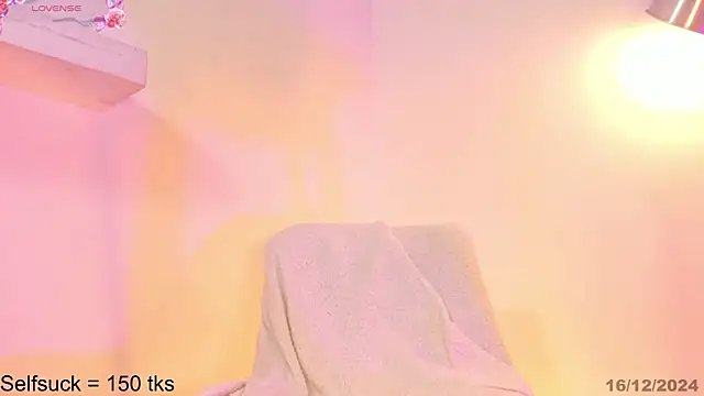 Snapshot of Samara_Gray chatting on 12.16.24 Samara Gray online show from 12.16.24