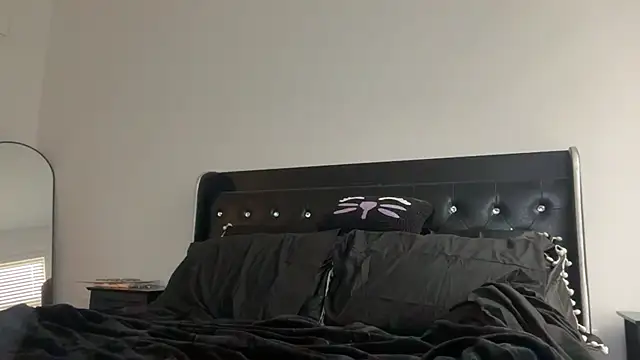 RavenRayyy online show from 10.27.25