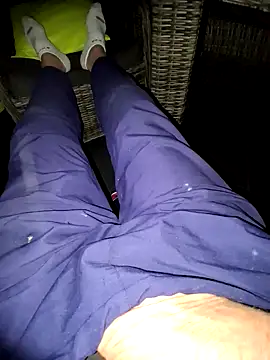 Snapshot of schlonzi81 chatting on 10.12.25 schlonzi81 online show from 10.12.25