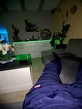 Snapshot of schlonzi81 chatting on 11.25.25 schlonzi81 online show from 11.25.25