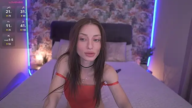 Snapshot of Alice_Arwen chatting on 04.13.26 Alice Arwen online show from 04.13.26