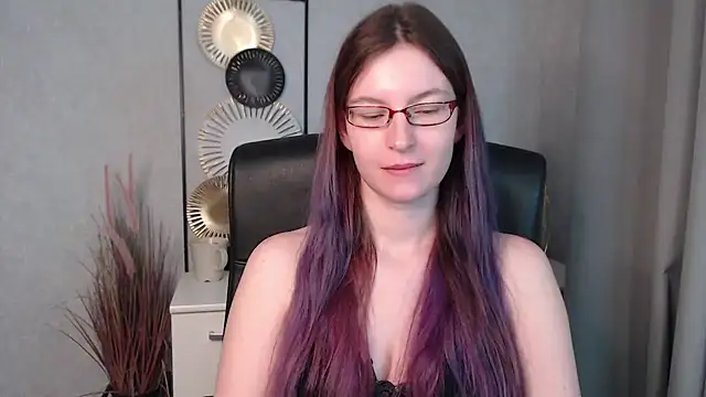 emmaxDelight online show from 12.04.24