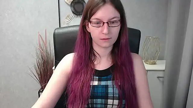 emmaxDelight online show from 01.30.25