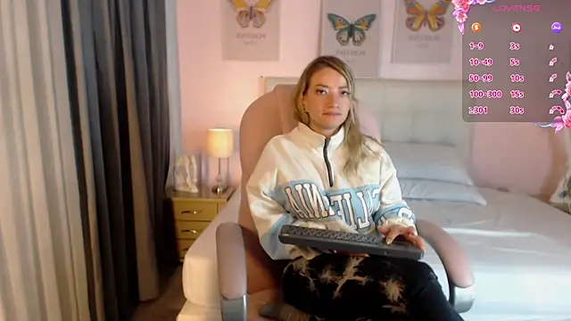 zoe jones13 online show from 02.18.25