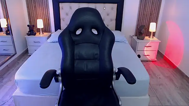 zoe jones13 online show from 10.29.25