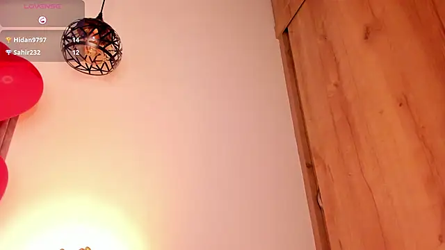 Snapshot of Mia_ross16 chatting on 02.15.25 Mia ross16 online show from 02.15.25