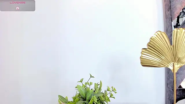 Snapshot of Mia_ross16 chatting on 02.16.25 Mia ross16 online show from 02.16.25