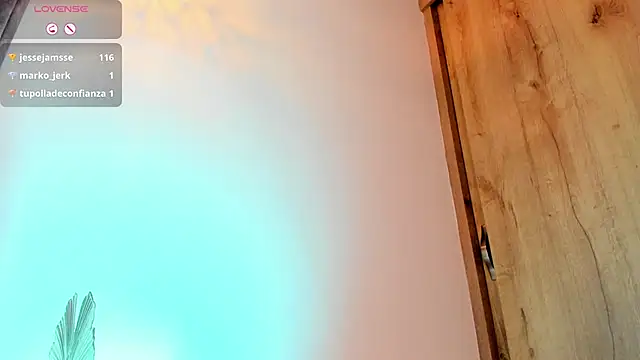 Snapshot of Mia_ross16 chatting on 02.16.25 Mia ross16 online show from 02.16.25