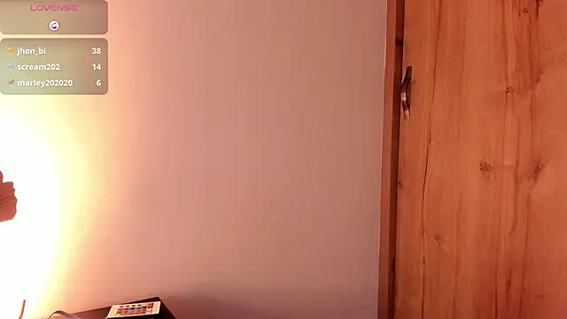 Snapshot of Mia_ross16 chatting on 02.21.25 Mia ross16 online show from 02.21.25