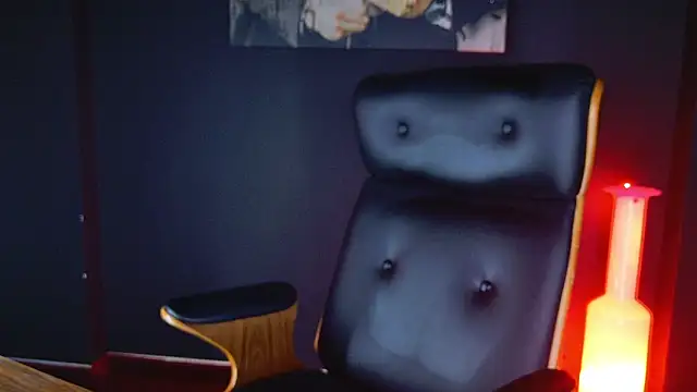 Snapshot of AngeloEric chatting on 12.09.24 AngeloEric online show from 12.09.24