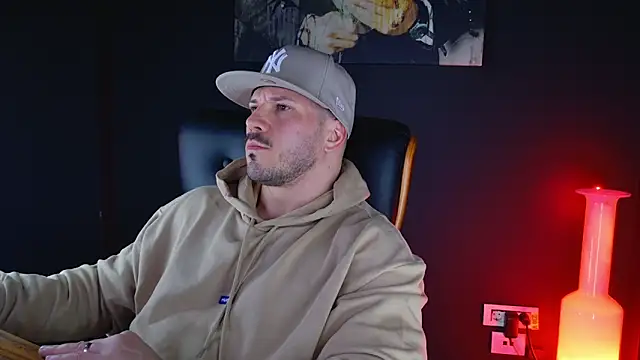 Snapshot of AngeloEric chatting on 12.10.24 AngeloEric online show from 12.10.24