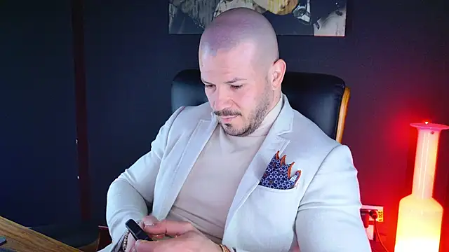 Snapshot of AngeloEric chatting on 12.11.24 AngeloEric online show from 12.11.24