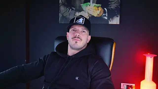 Snapshot of AngeloEric chatting on 12.16.24 AngeloEric online show from 12.16.24