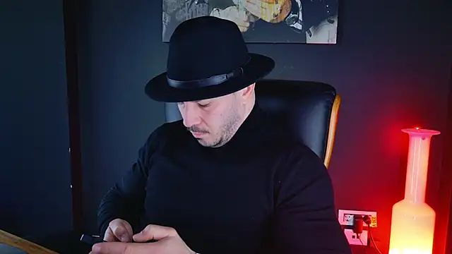 Snapshot of AngeloEric chatting on 12.19.24 AngeloEric online show from 12.19.24