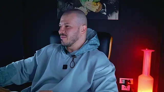 Snapshot of AngeloEric chatting on 12.28.24 AngeloEric online show from 12.28.24