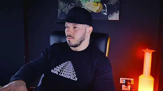 Snapshot of AngeloEric chatting on 01.08.25 AngeloEric online show from 01.08.25