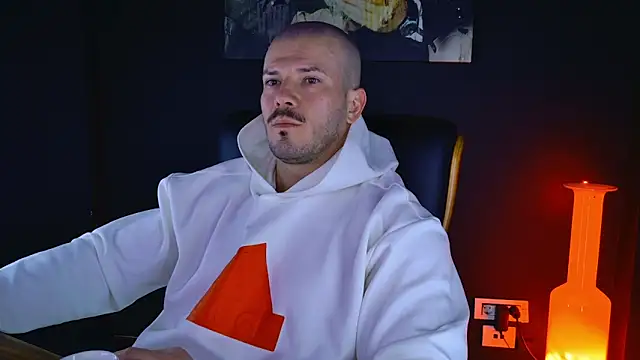 Snapshot of AngeloEric chatting on 01.12.25 AngeloEric online show from 01.12.25