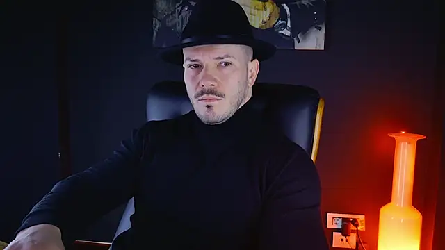 Snapshot of AngeloEric chatting on 01.13.25 AngeloEric online show from 01.13.25