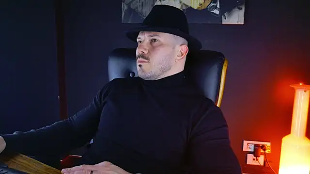 Snapshot of AngeloEric chatting on 01.14.25 AngeloEric online show from 01.14.25