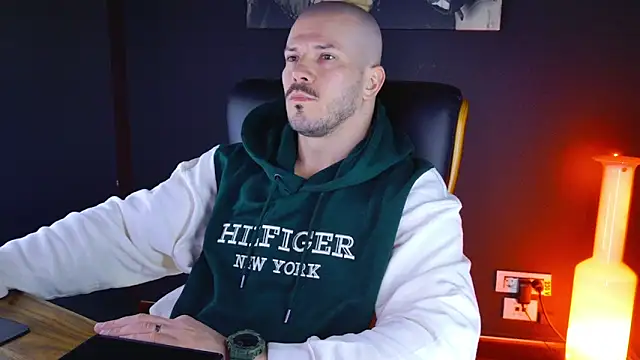 Snapshot of AngeloEric chatting on 01.15.25 AngeloEric online show from 01.15.25