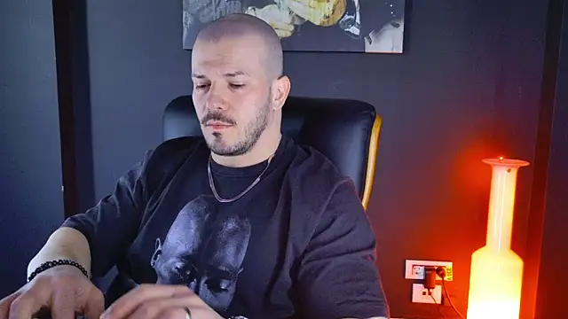 Snapshot of AngeloEric chatting on 01.19.25 AngeloEric online show from 01.19.25