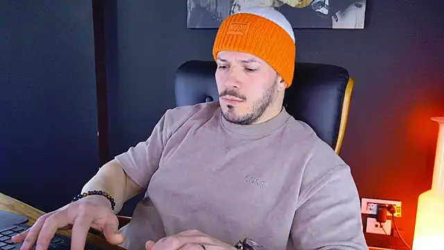 Snapshot of AngeloEric chatting on 01.20.25 AngeloEric online show from 01.20.25