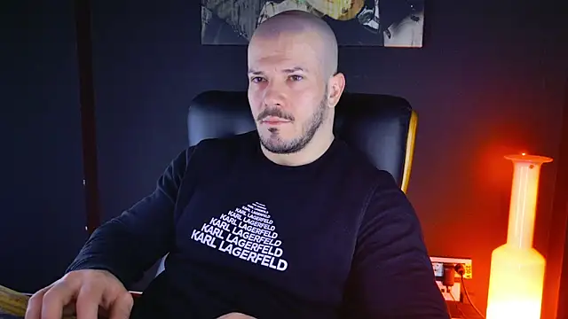 Snapshot of AngeloEric chatting on 01.21.25 AngeloEric online show from 01.21.25