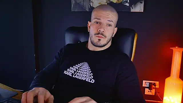 Snapshot of AngeloEric chatting on 01.21.25 AngeloEric online show from 01.21.25