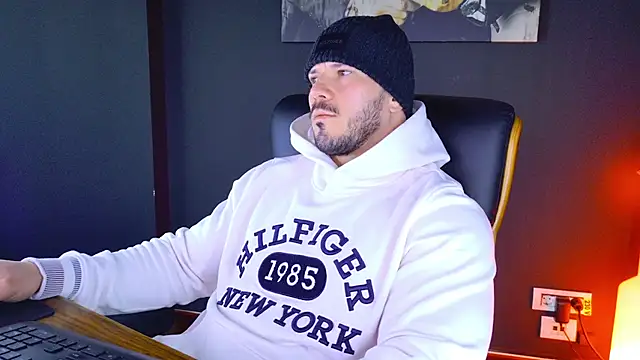 Snapshot of AngeloEric chatting on 01.28.25 AngeloEric online show from 01.28.25