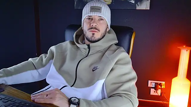 Snapshot of AngeloEric chatting on 01.29.25 AngeloEric online show from 01.29.25