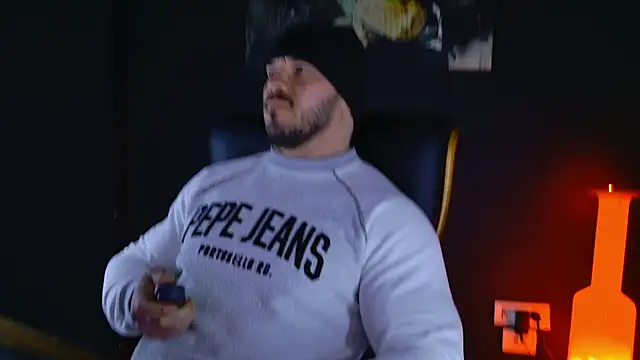 Snapshot of AngeloEric chatting on 01.31.25 AngeloEric online show from 01.31.25