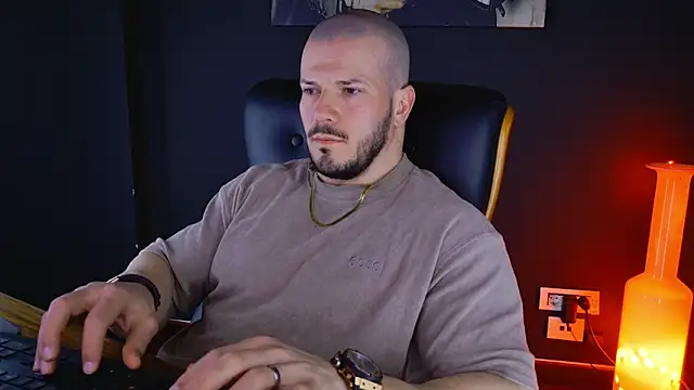 Snapshot of AngeloEric chatting on 02.02.25 AngeloEric online show from 02.02.25