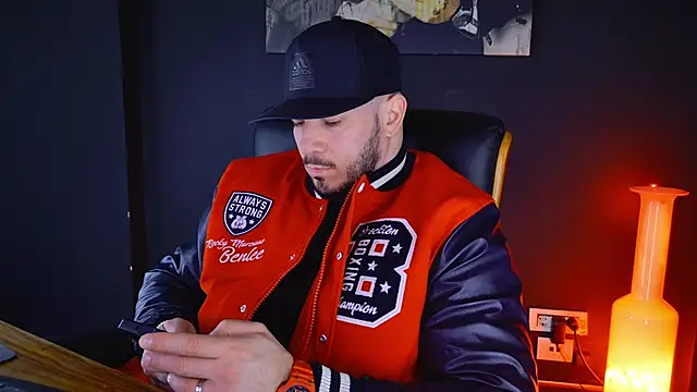 Snapshot of AngeloEric chatting on 02.04.25 AngeloEric online show from 02.04.25