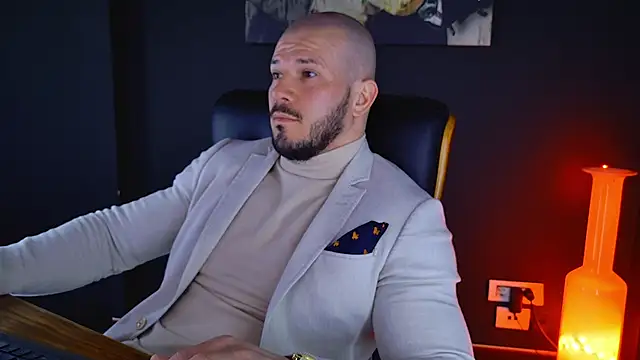 Snapshot of AngeloEric chatting on 02.05.25 AngeloEric online show from 02.05.25