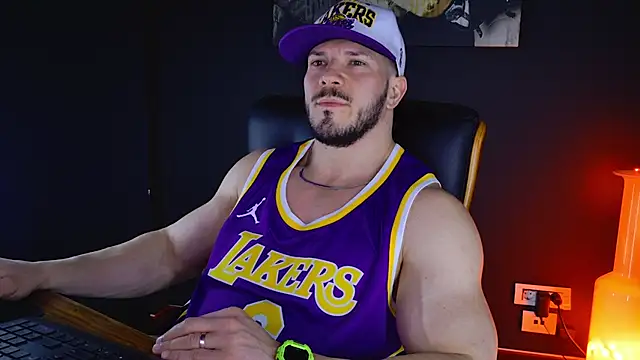 Snapshot of AngeloEric chatting on 02.07.25 AngeloEric online show from 02.07.25