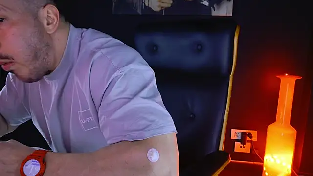 Snapshot of AngeloEric chatting on 02.09.25 AngeloEric online show from 02.09.25