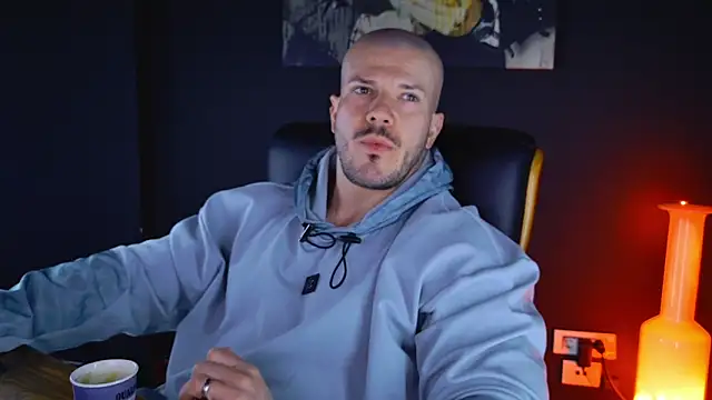 Snapshot of AngeloEric chatting on 02.12.25 AngeloEric online show from 02.12.25