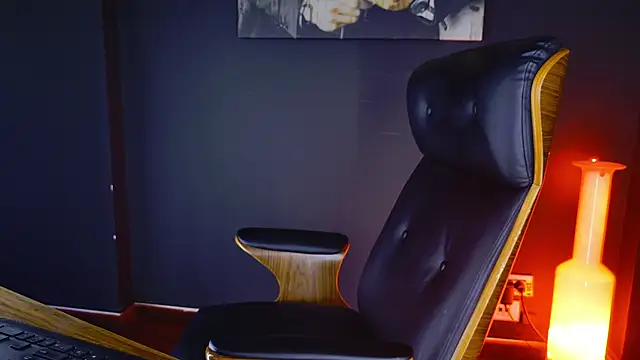 Snapshot of AngeloEric chatting on 02.13.25 AngeloEric online show from 02.13.25