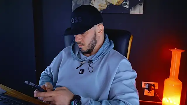 Snapshot of AngeloEric chatting on 03.19.25 AngeloEric online show from 03.19.25