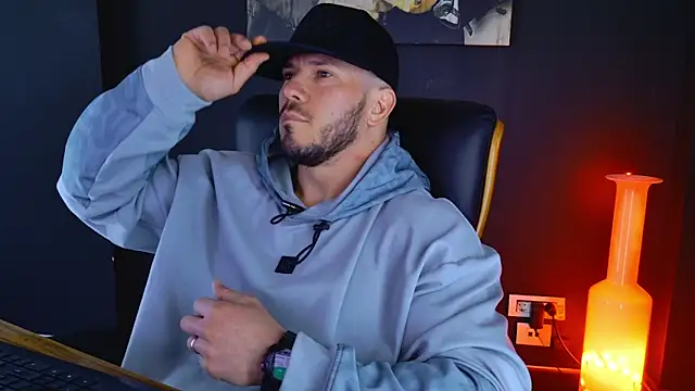 Snapshot of AngeloEric chatting on 03.19.25 AngeloEric online show from 03.19.25